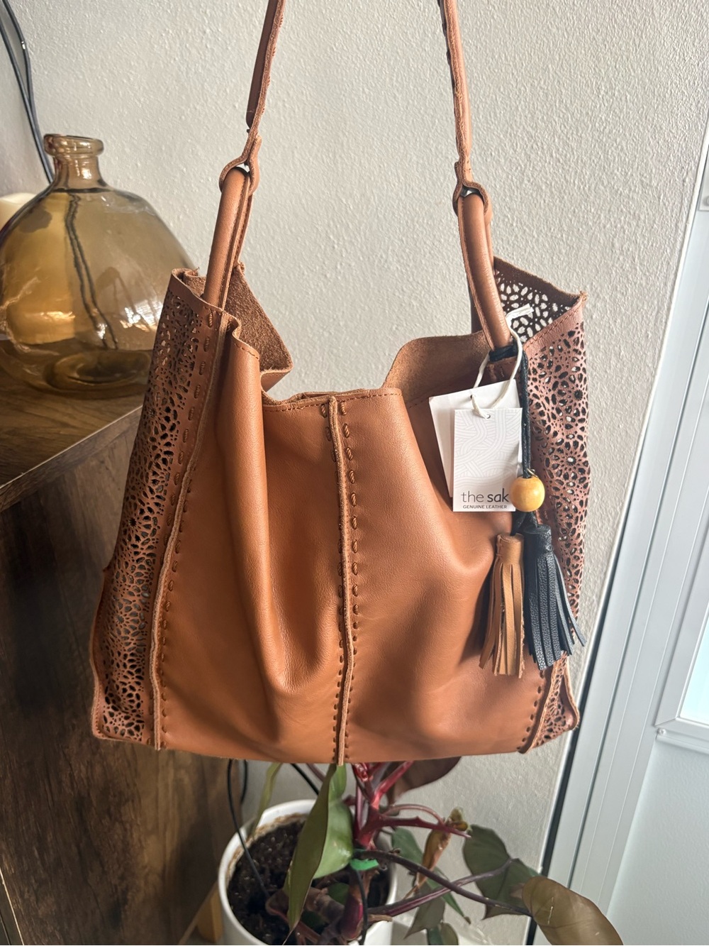 The Sak NWT Los Feliz Tan Leather Tote with Cutout Design & Tassel Accent - Picture 2 of 7